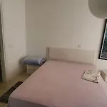 Umana Apartment - Stylish & City Center